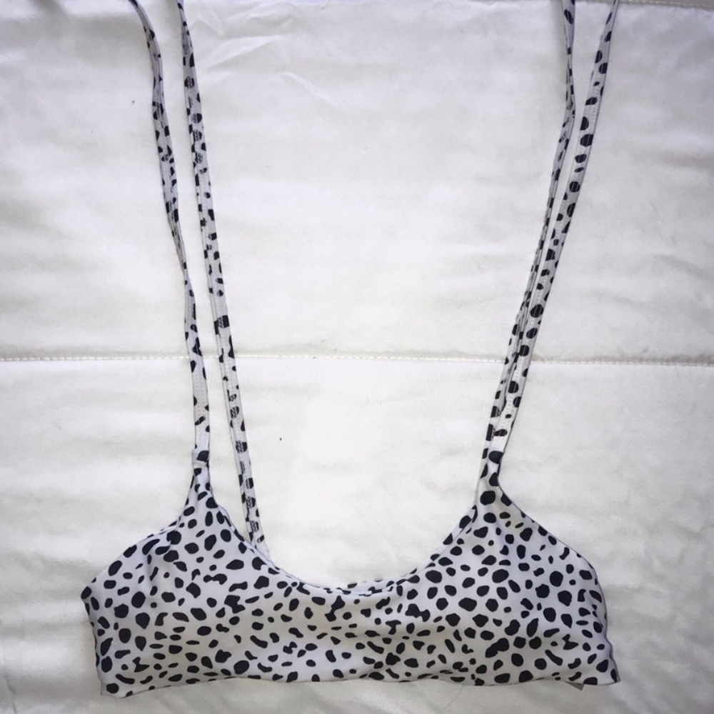 ✨3/$25✨Black & White Zaful Bikini Top - Picture 3 of 4